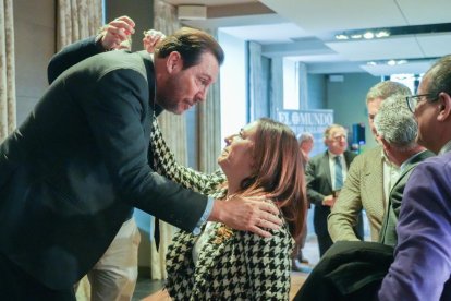 Invitados al Club de prensa de El Mundo 'Conversaciones políticas con Óscar Puente'