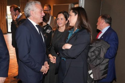 Invitados al Club de prensa de El Mundo 'Conversaciones políticas con Óscar Puente'