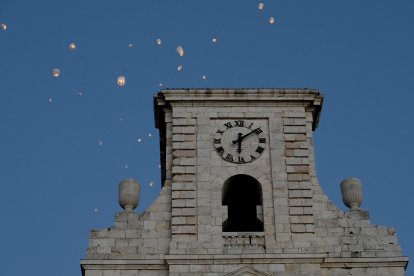 Suelta de farolillos de la Asociación Proyecto Rubare.