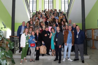El Instituto Jorge Manrique de Palencia cumple 180 años. Foto de familia de un encuentro de antiguos alumnos.