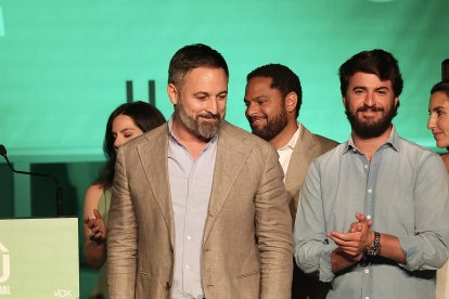 Santiago Abascal y Juan García Gallardo en la noche electoral de las generales de 2023.