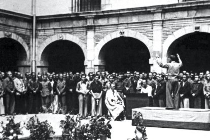 Una fotografía de archivo de cuando el parador de San Marcos de León era campo de concentración.