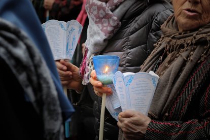 La Hospitalidad de Nuestra Señora de Lourdes de León en la procesión de antorchas.