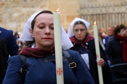 La Hospitalidad de Nuestra Señora de Lourdes de León en la procesión de antorchas.