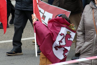 Miles de leoneses se manifiestan por el futuro de León