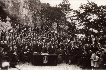 Homenaje a Antonio Machado en Soria frente a la ermita de San Saturio, el 5 de octubre de 1932