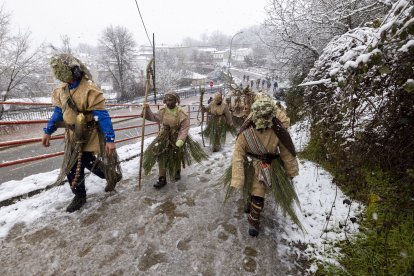 El ancestral festejo de Navarrevisca.