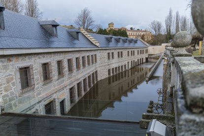 Desbordamiento del Eresma a su paso por la casa de la Moneda en Segovia
