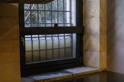 Desbordamiento del Eresma a su paso por la casa de la Moneda en Segovia