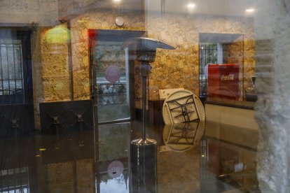 Desbordamiento del Eresma a su paso por la casa de la Moneda en Segovia