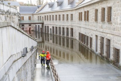 Desbordamiento del Eresma a su paso por la casa de la Moneda en Segovia