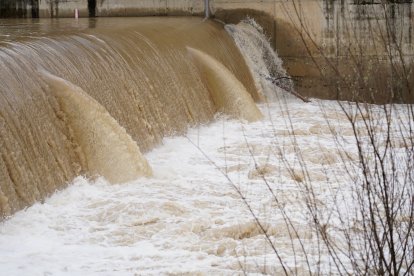 Crecida del río Bernesga a su paso por la capital leonesa