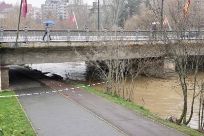 Crecida del río Bernesga a su paso por la capital leonesa