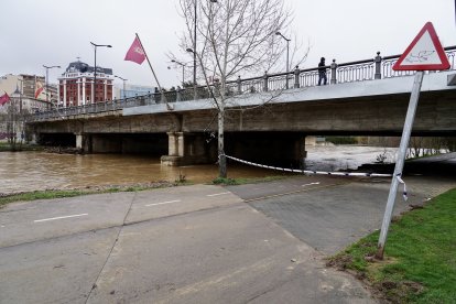 Crecida del río Bernesga a su paso por la capital leonesa