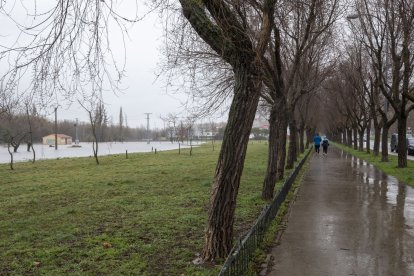 Desbordamiento del río Adaja en el parque de El Soto, en la capital abulense