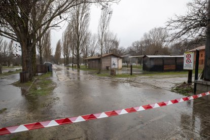 Desbordamiento del río Adaja en el parque de El Soto, en la capital abulense