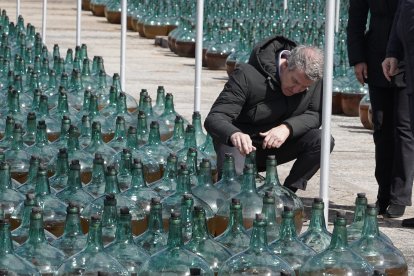 Alberto Núñez Feijóo y Alfonso Fernández Mañueco visitan la bodega Hijos de Alberto Gutiérrez en Serrada (Valladolid).
