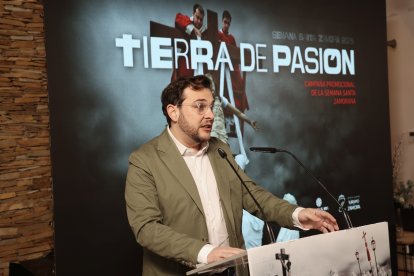 El vicepresidente primero y diputado de Educación, Cultura y Turismo, Victor López de la Parte, durante la presentación de la Campaña de Promoción Turística de la provincia de Zamora 2025 en Madrid.