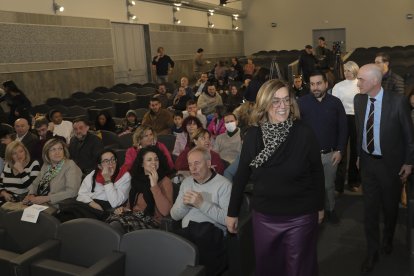 La presidenta de la Diputación de Palencia, Ángeles Armisén, junto con Francisco Pérez; y Enrique Martínez en la rueda de prensa del proyecto Arraigo.