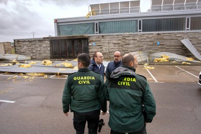 Efectivos policiales y representantes del Ayuntamiento de Ciudad Rodrigo.
