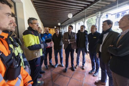 El presidente de la Junta de Castilla y León, Alfonso Fernández Mañueco, visita Ávila para realizar un seguimiento de la situación provocada por las inundaciones.