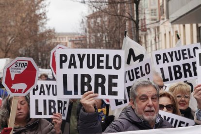 Manifestación contra la proliferación de macrogranjas y plantas de biogás en Castilla y León