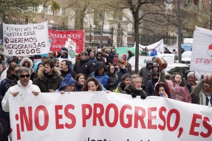 Manifestación contra la proliferación de macrogranjas y plantas de biogás en Castilla y León
