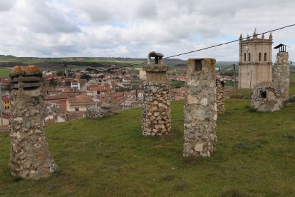 El barrio de las bodegas de Baltanás, situado en la parte alta del casco urbano, está integrado por unas 375 bodegas, excavadas alrededor de un cerro