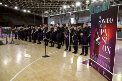 Agrupaciones de León, Burgos y Zamora en 'El Sonido de la Pasión' de León.