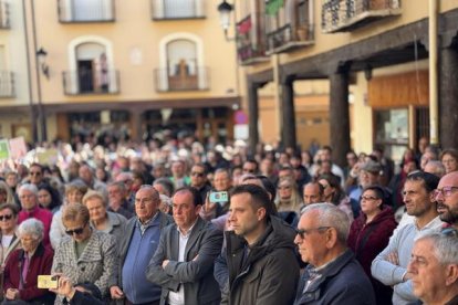 Una concentración reclama en San Esteban de Gormaz (Soria) un paso provisional y un puente nuevo