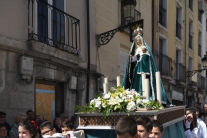 Procesión infantil del Amor y la Esperanza por el centro de Burgos