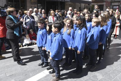 Procesión infantil del Amor y la Esperanza por el centro de Burgos