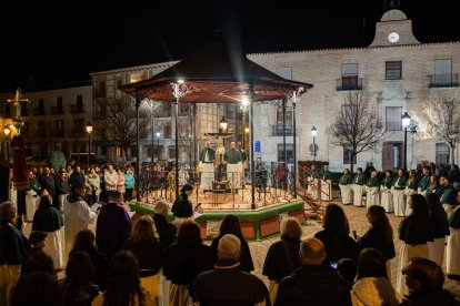 Un momento de la procesión de las Cruces de la Vida de Arévalo (Ávila)