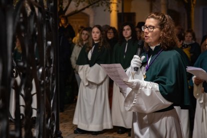 Un momento de la procesión de las Cruces de la Vida de Arévalo (Ávila)