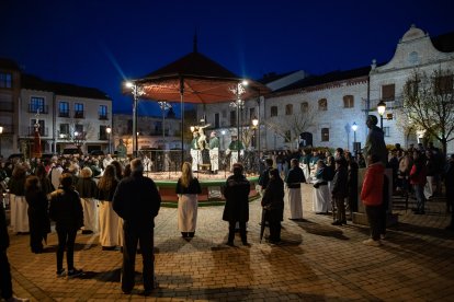 Un momento de la procesión de las Cruces de la Vida de Arévalo (Ávila)