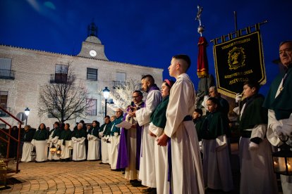 Un momento de la procesión de las Cruces de la Vida de Arévalo (Ávila)
