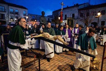 Un momento de la procesión de las Cruces de la Vida de Arévalo (Ávila)
