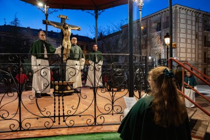 Un momento de la procesión de las Cruces de la Vida de Arévalo (Ávila)