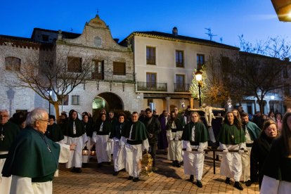 Un momento de la procesión de las Cruces de la Vida de Arévalo (Ávila)