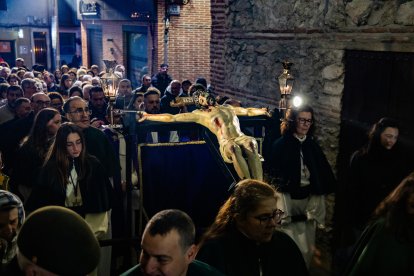 Un momento de la procesión de las Cruces de la Vida de Arévalo (Ávila)