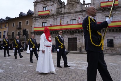 Procesión de la Santa Cena con la liberación de un preso en Ponferrada.
