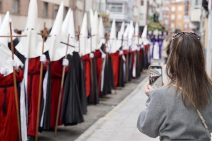 Procesión del Encuentro organizada por la Real Hermandad de Jesús Divino Obrero de León.