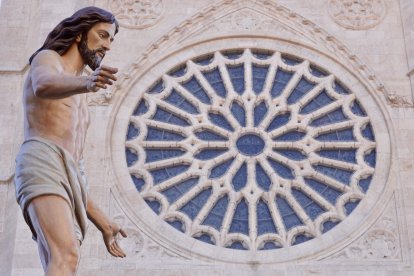 Procesión del Encuentro organizada por la Real Hermandad de Jesús Divino Obrero de León.
