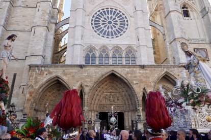 Procesión del Encuentro organizada por la Real Hermandad de Jesús Divino Obrero de León.