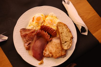 2 y pingada, comida típica del Domingo de Resurrección en Zamora