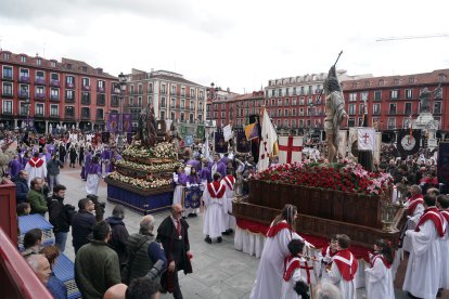 Procesión del Encuentro de Jesús Resucitado con la Virgen de la Alegría en Valladolid