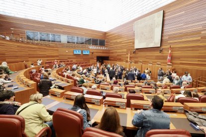 Jornada de puertas abiertas en las Cortes de Castilla y León.