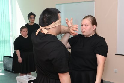 La compañía 'Includanza' de la Fundación San Cebrián, liderada por Natalí Camolez, ensaya su nuevo espectáculo 'Iris'