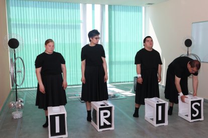 La compañía 'Includanza' de la Fundación San Cebrián, liderada por Natalí Camolez, ensaya su nuevo espectáculo 'Iris'