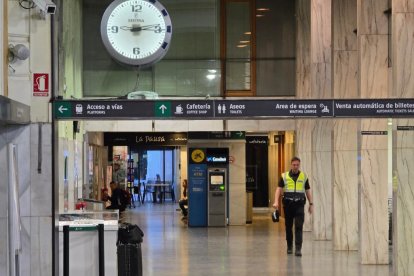La estación de tren de Valladolid se ha mantenido abierta durante la noche por el apagón que ha afectado a toda España